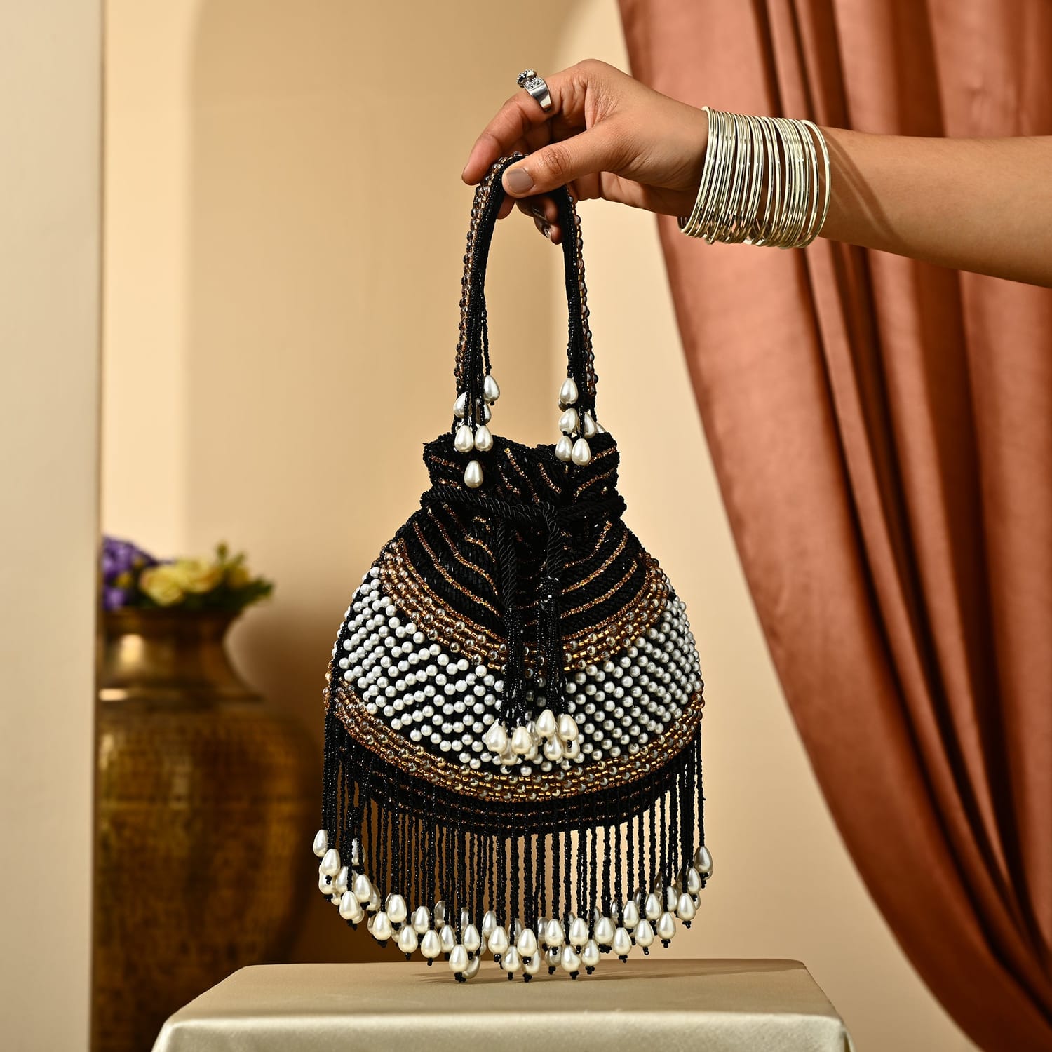 Ranya Black Potli