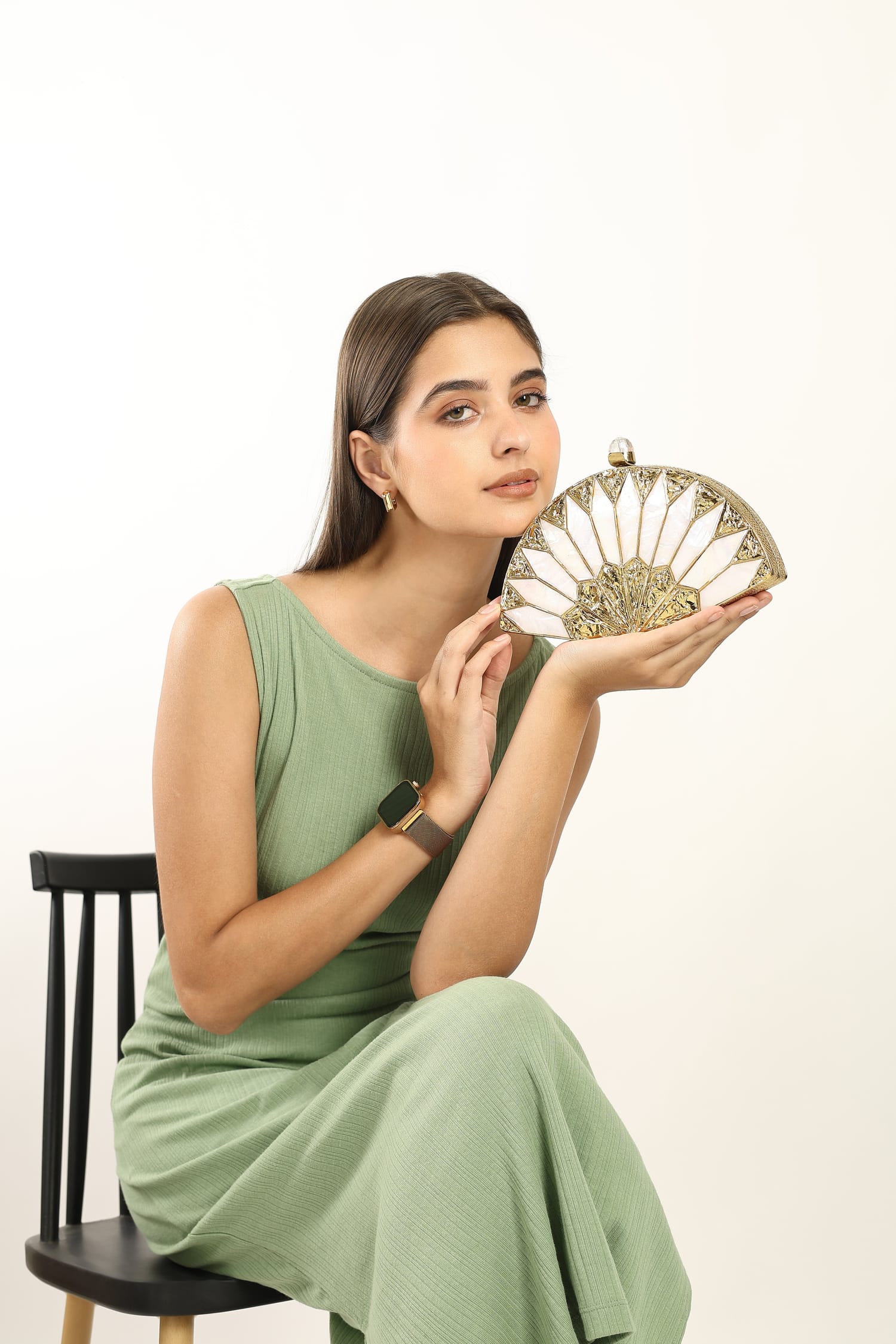 Noorika Golden Clutch