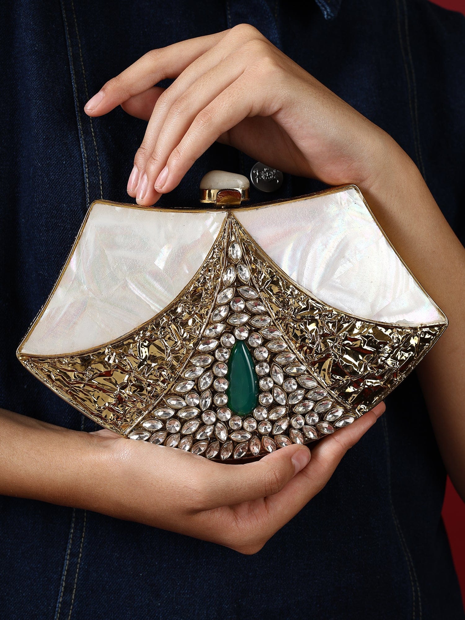 Riwaayat Golden Clutch