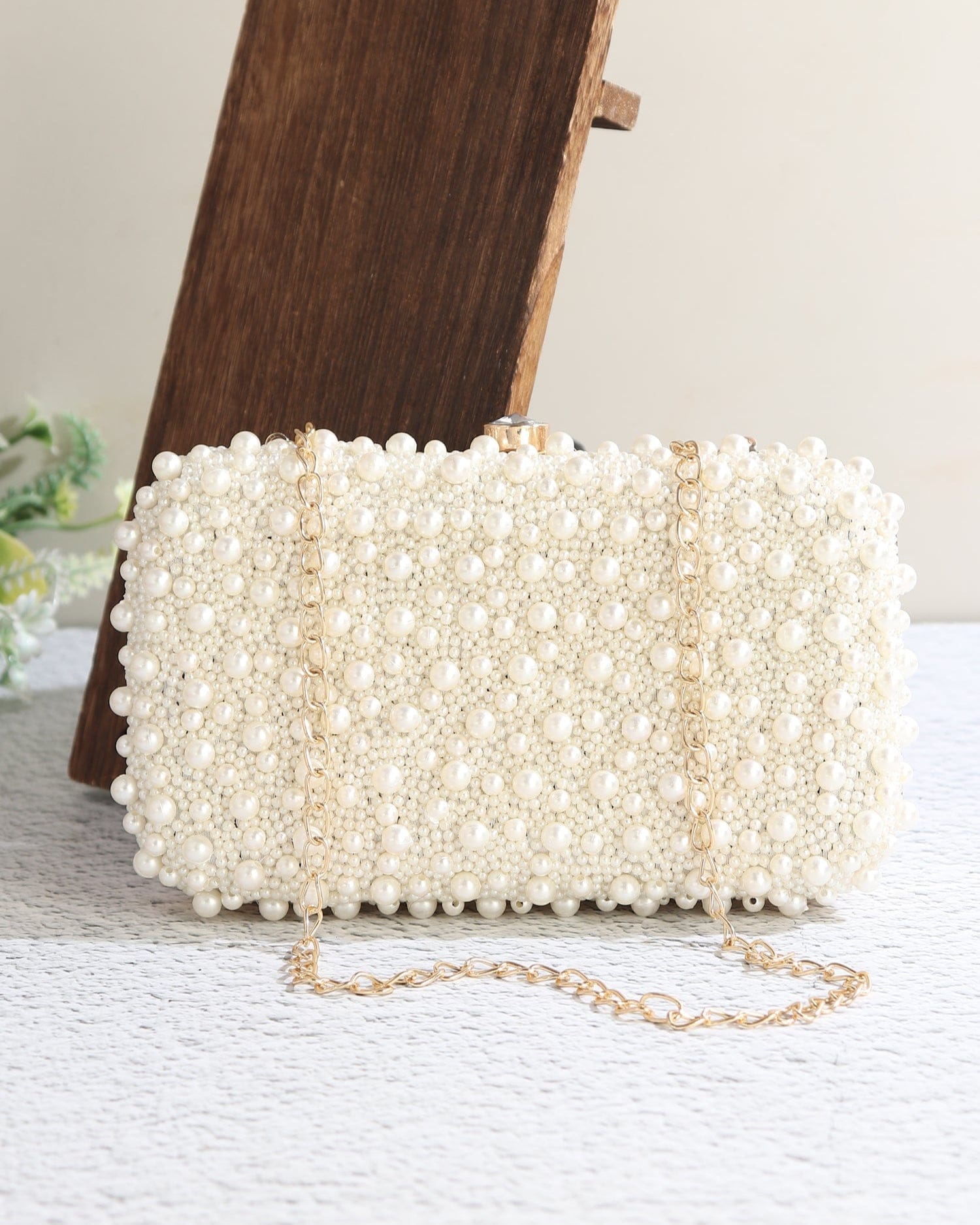 Swan White Clutch