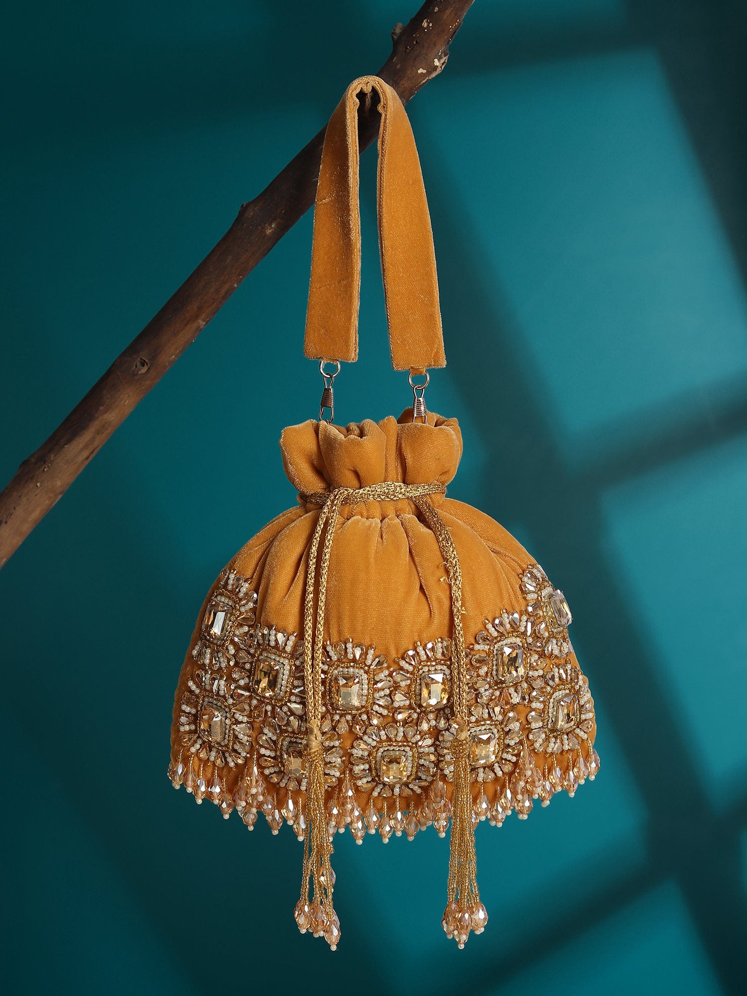 Noori Golden Potli