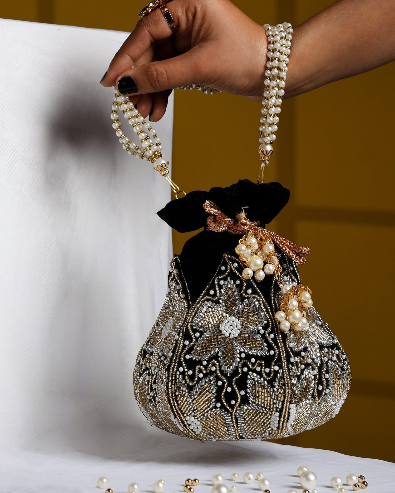 Roja Black Potli